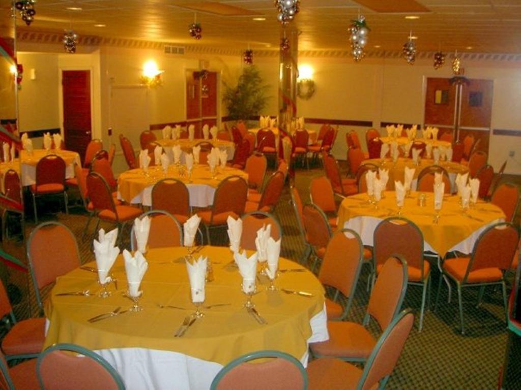Carl'S Unique Inn & Conference Facilities 심슨 베이 레스토랑 사진