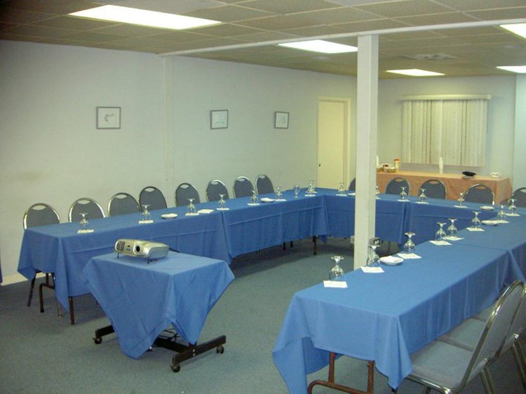 Carl'S Unique Inn & Conference Facilities 심슨 베이 외부 사진