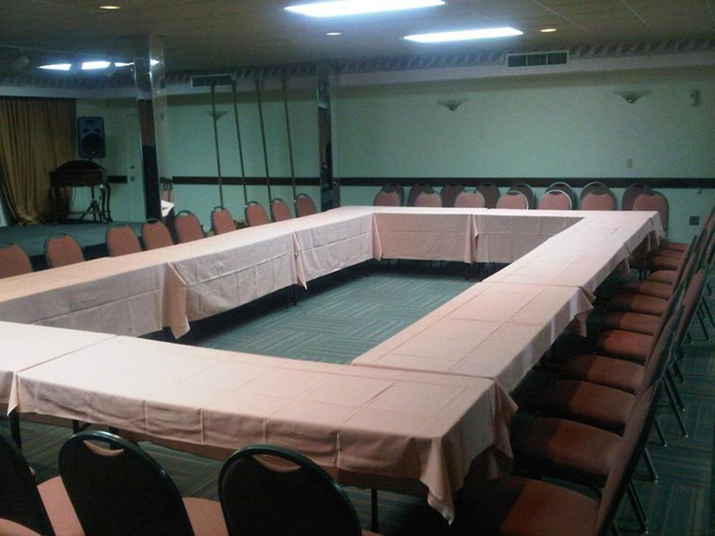 Carl'S Unique Inn & Conference Facilities 심슨 베이 외부 사진