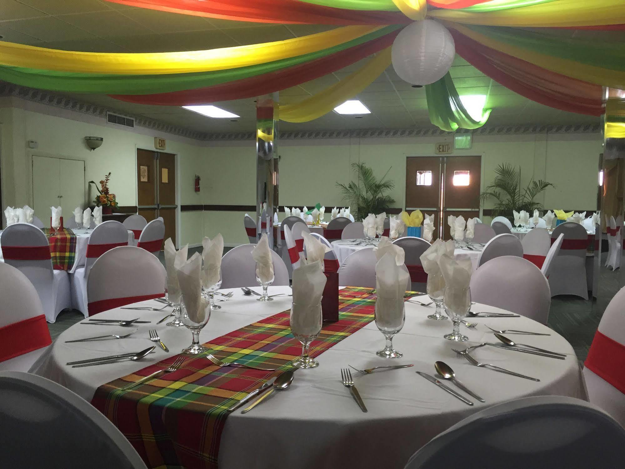 Carl'S Unique Inn & Conference Facilities 심슨 베이 외부 사진