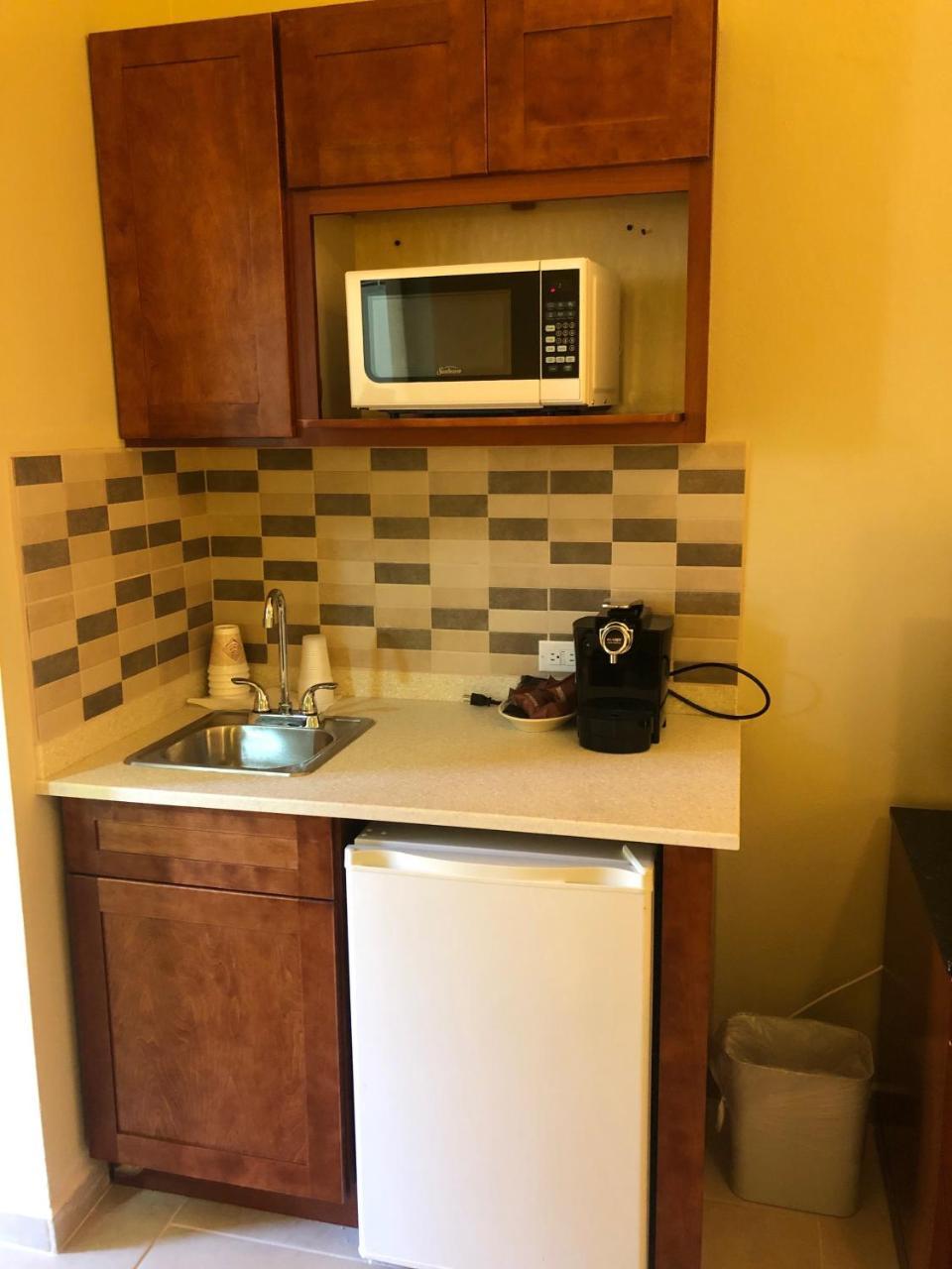 Carl'S Unique Inn & Conference Facilities 심슨 베이 외부 사진