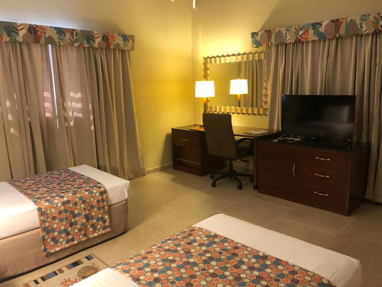 Carl'S Unique Inn & Conference Facilities 심슨 베이 외부 사진