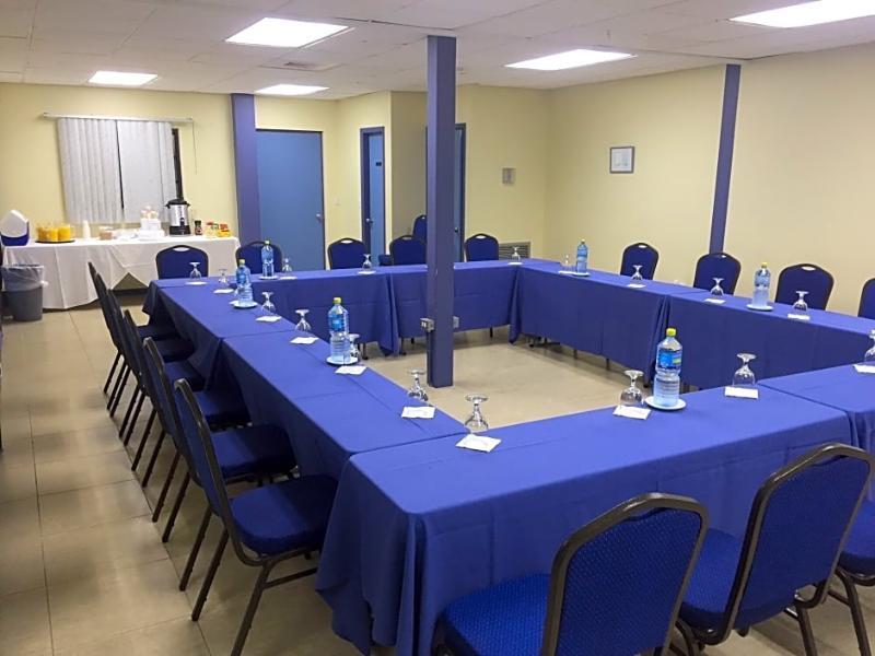 Carl'S Unique Inn & Conference Facilities 심슨 베이 외부 사진